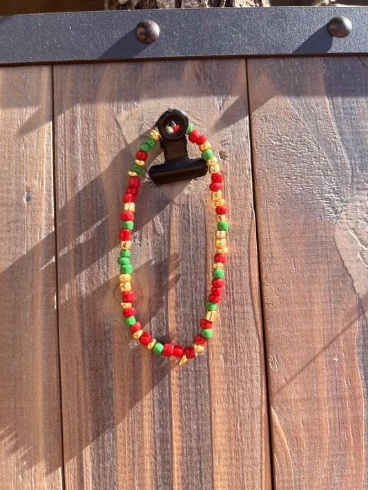 Red/green/gold seed bracelet